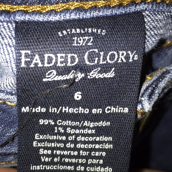 Basic jean shorts - Picture 3 of 3